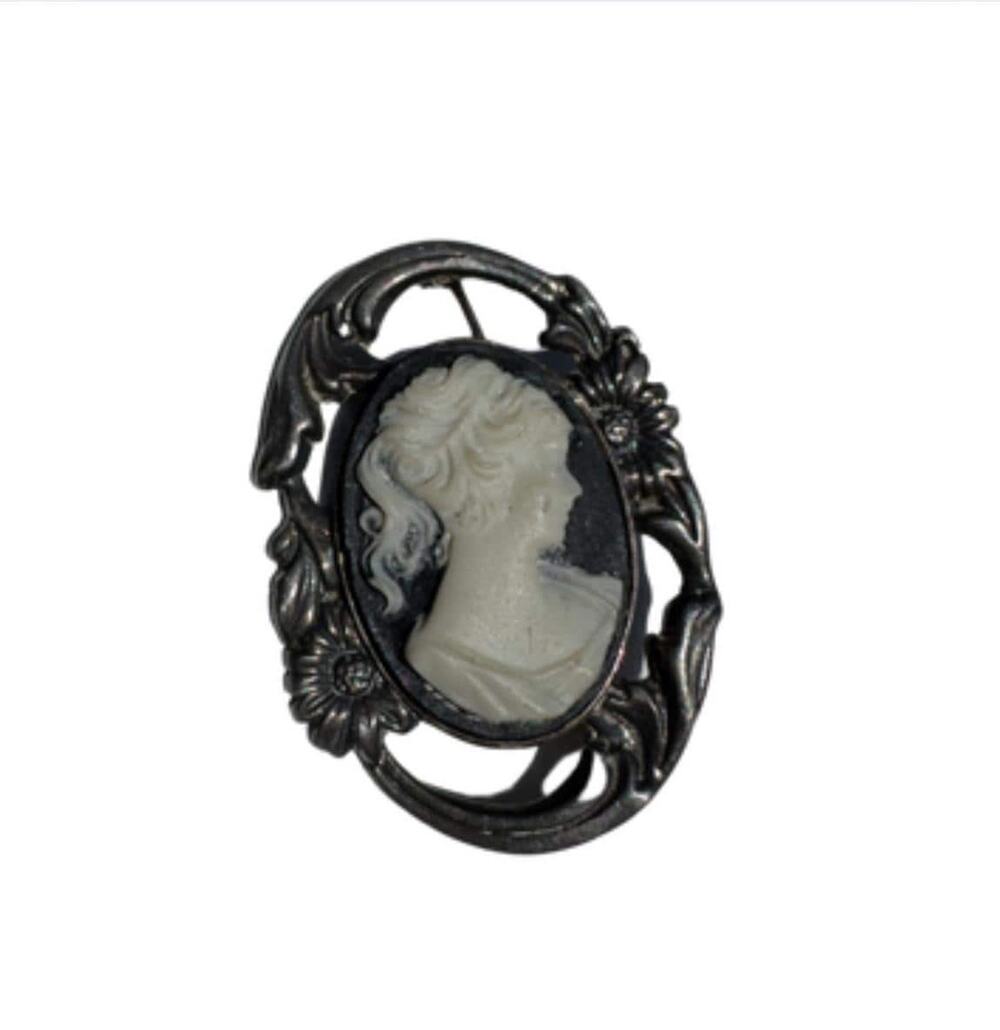 Vintage Cameo Jezlaine Signed Sterling Silver Brooch Pin 9.7 grams